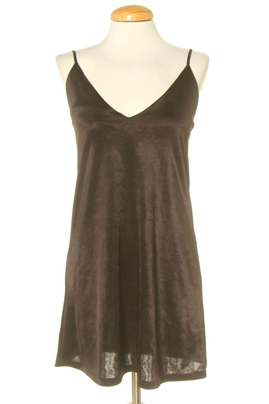 Robe casual Zara de la taille S, de couleur noir