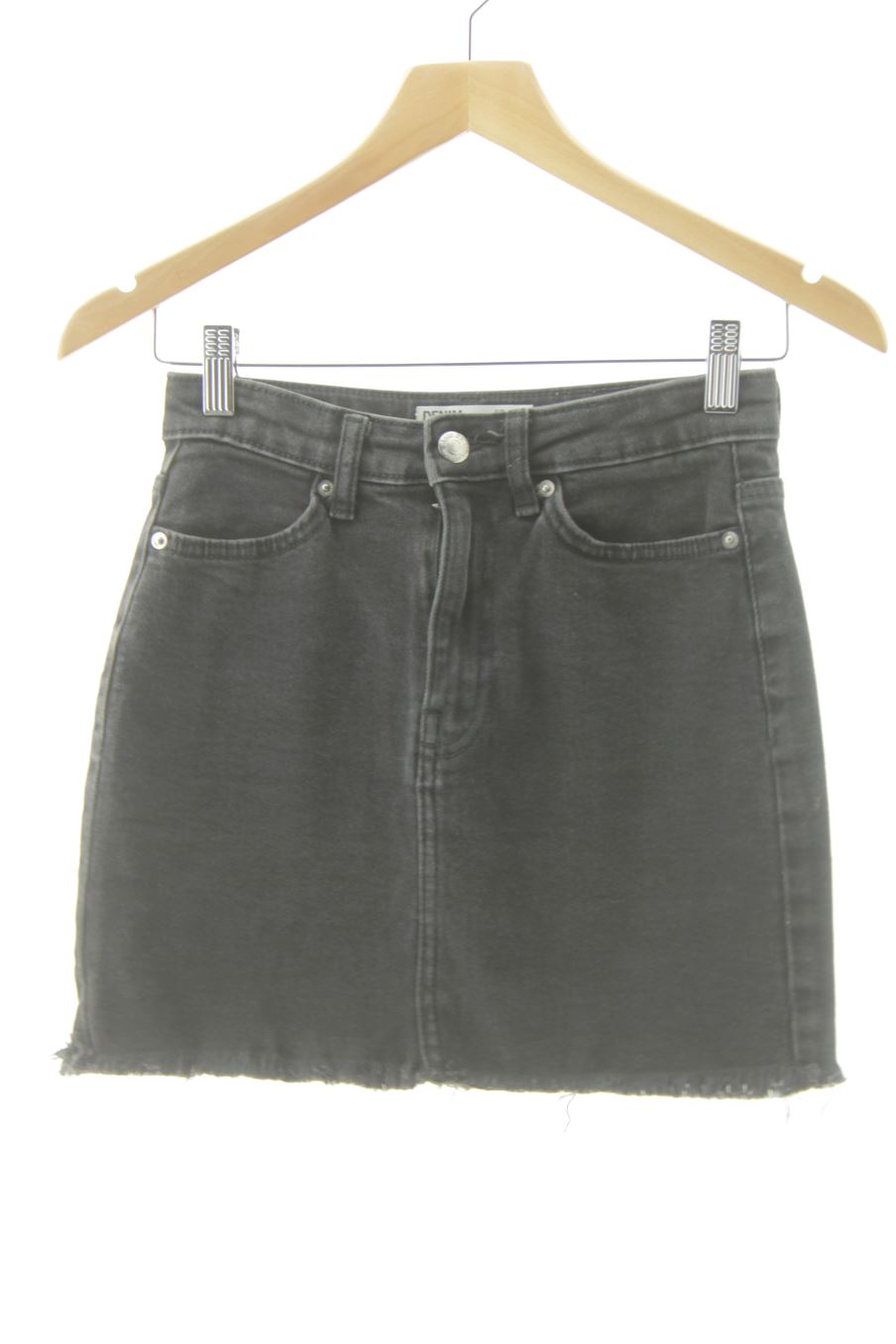 Falda de Bershka de la talla 34, de color negro