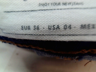 Vaqueros de Stradivarius de la talla 36, de color azul de ropa vaquera