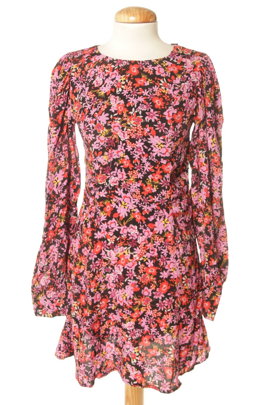 Robe casual Zara de la taille S, de couleur fleurs