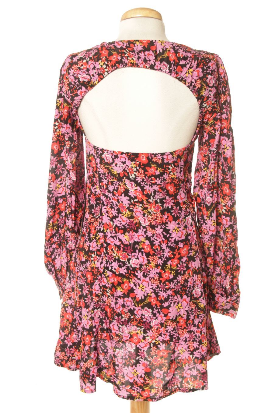 Robe casual Zara de la taille S, de couleur fleurs