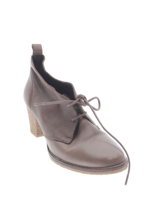 Schuhe mit Absatz