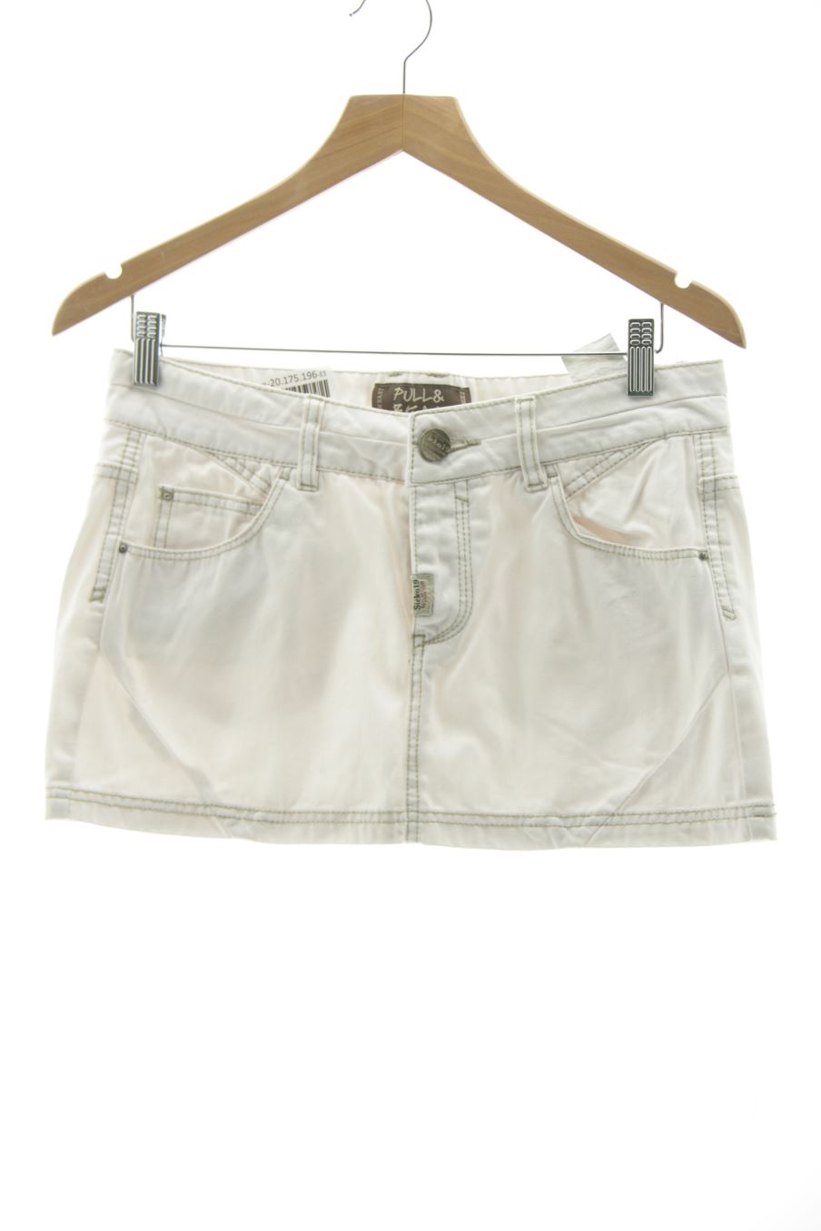 Falda de Pull & Bear de la talla 38, de color blanco de ropa vaquera