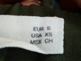Pantalón de Mango de la talla S, de color verde