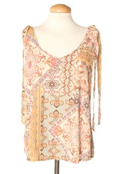 Aufwändiges Top M sense