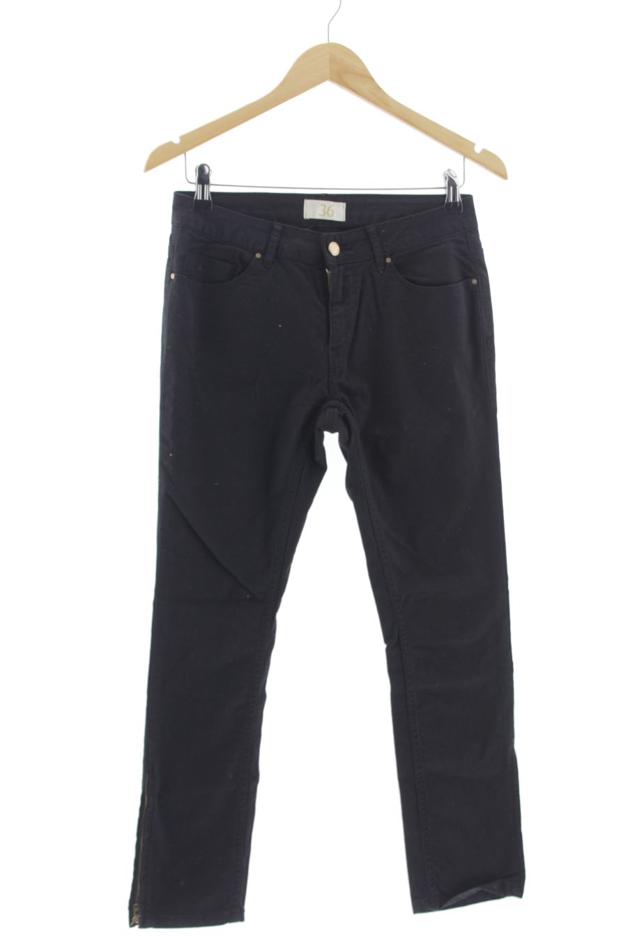 Vaquero de Zara de la talla 36, de color negro de ropa vaquera