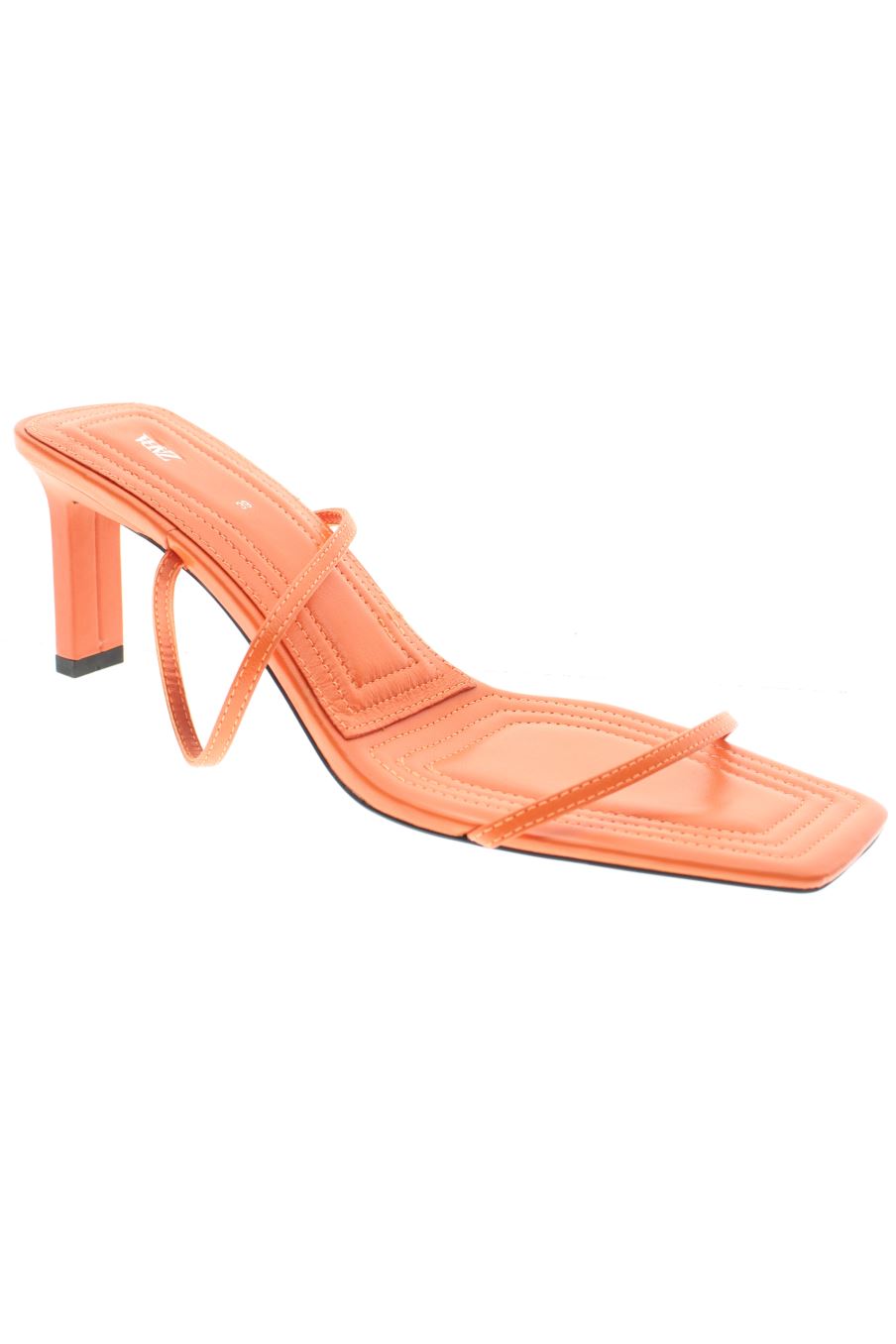 Sandalias tacon de Zara de la talla 39, de color naranja de