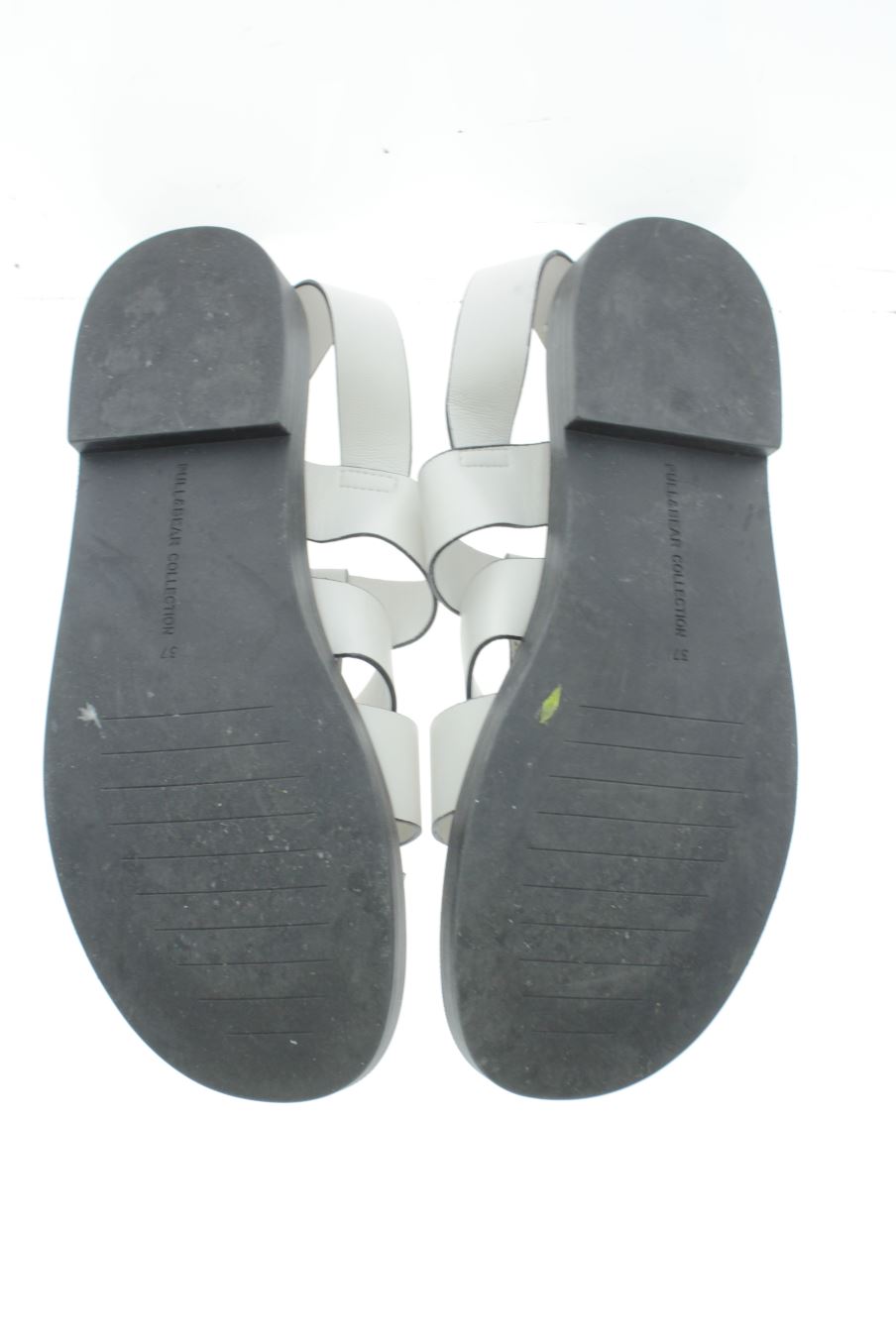 Sandalias planas de Pull & Bear de la talla 37, de color blanco de