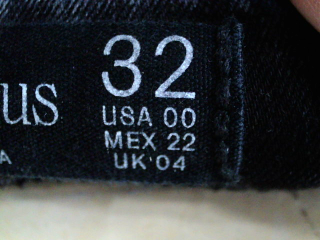 Jeans Stradivarius de la taille 32, de couleur noir de denim