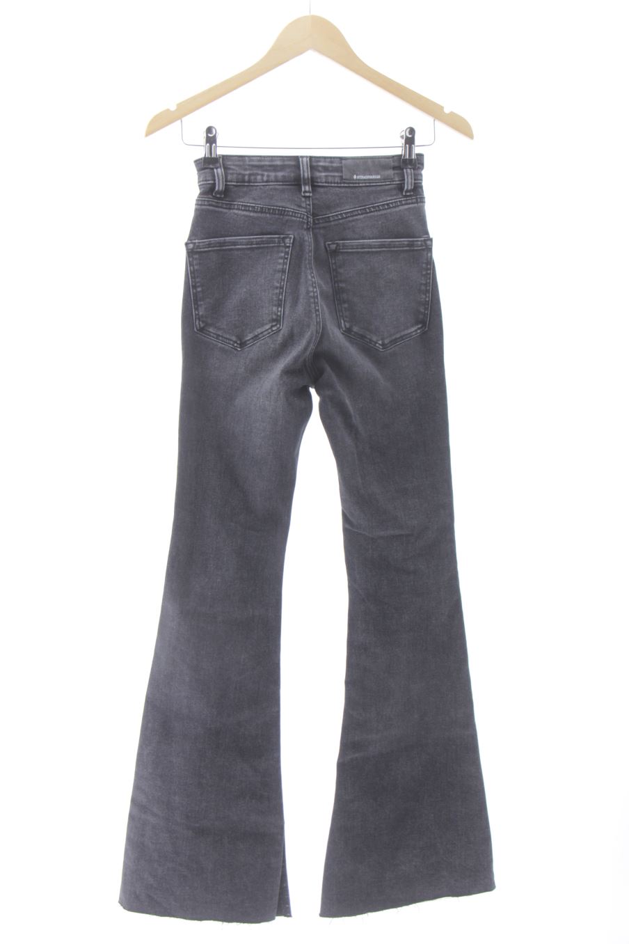 Jeans Stradivarius de la taille 32, de couleur noir de denim