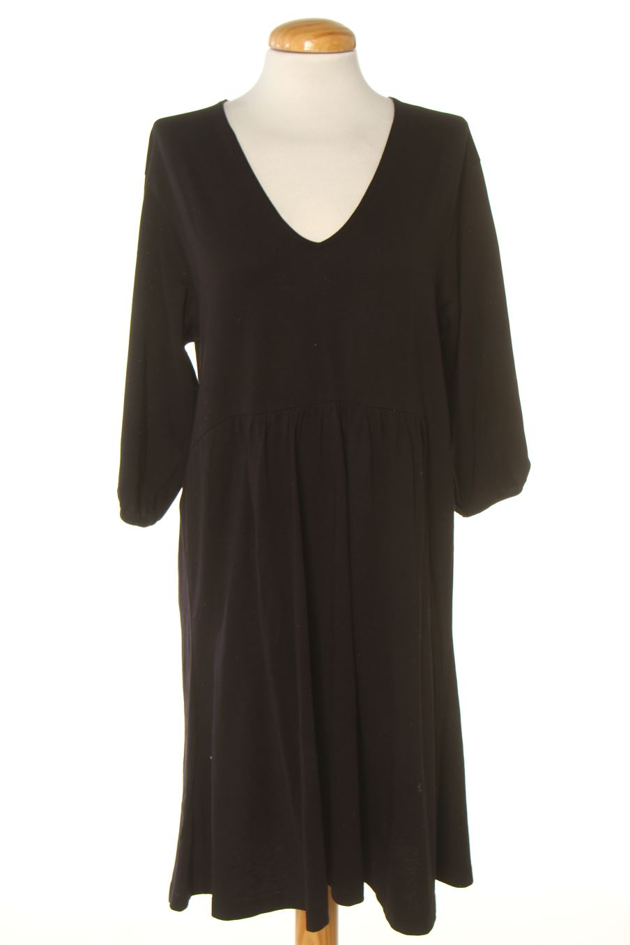 Robe casual Mango de la taille M, de couleur noir
