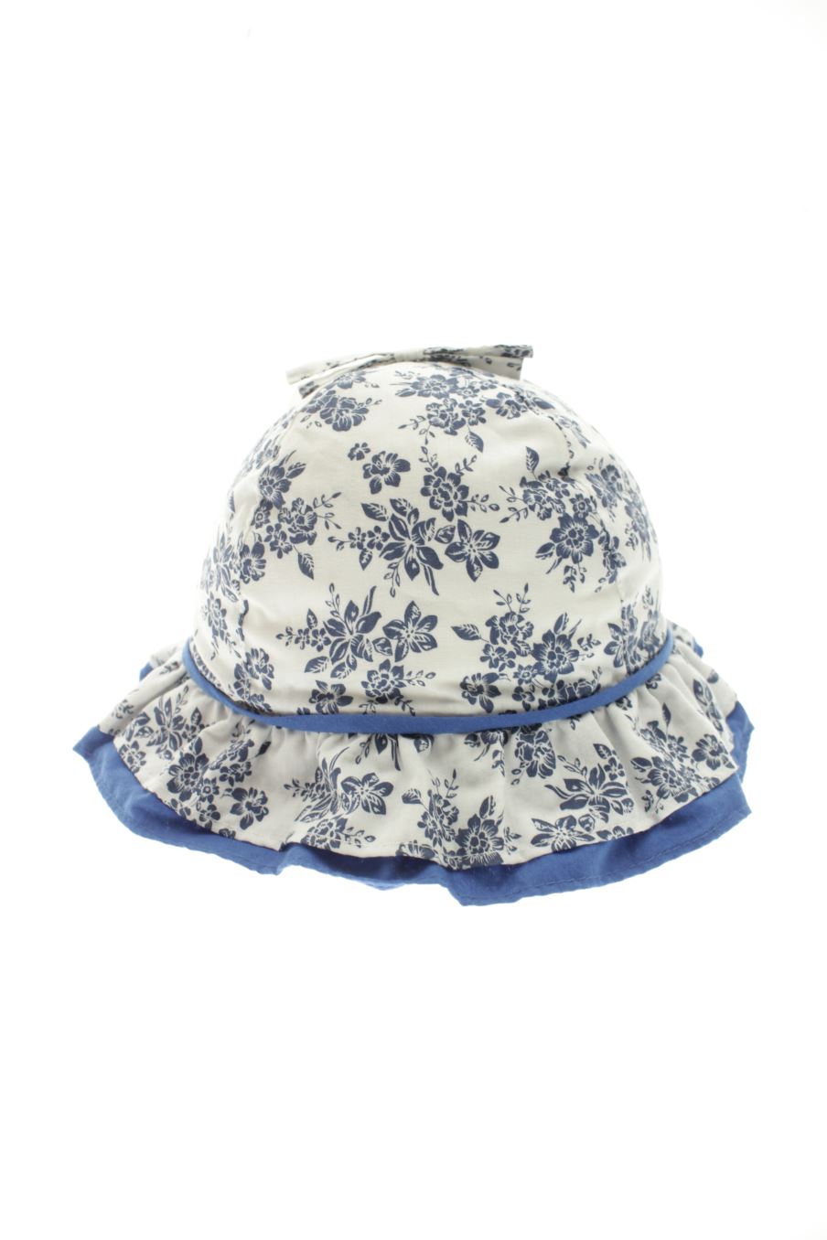 Bonnet Benetton de la taille 46 cms avec une étiquette
