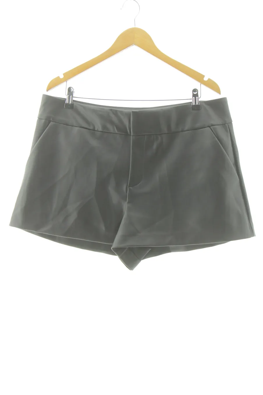 Shorts Zara de la taille XL, de couleur noir