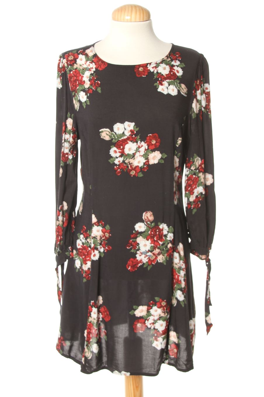 Robe casual Zara de la taille M, de couleur fleurs