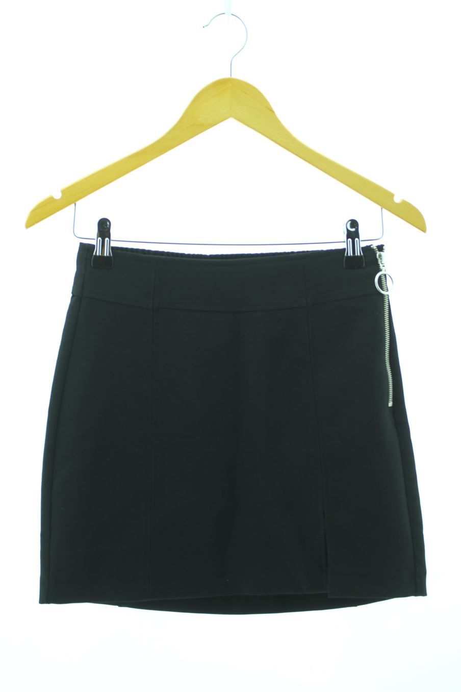 Jupe Bershka de la taille S, de couleur noir