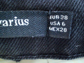 Jupe Stradivarius de la taille 38, de couleur noir de denim