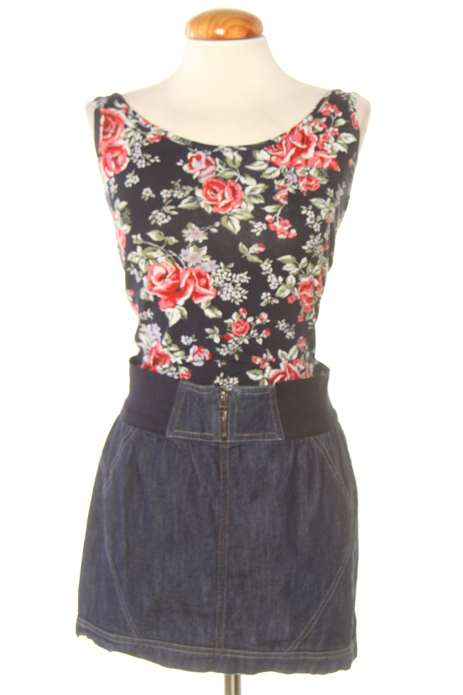Robe casual Stradivarius de la taille S, de couleur fleurs