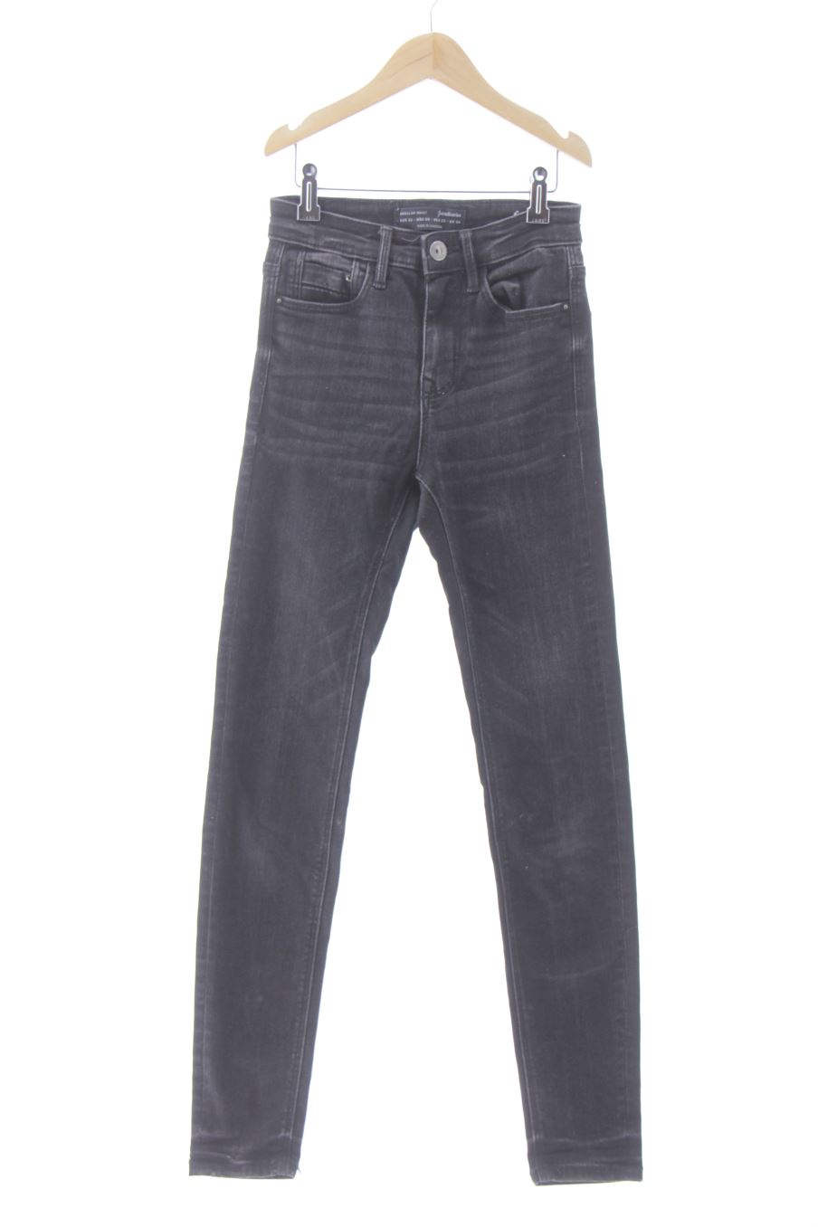 Vaquero de Stradivarius de la talla 32, de color negro de ropa vaquera