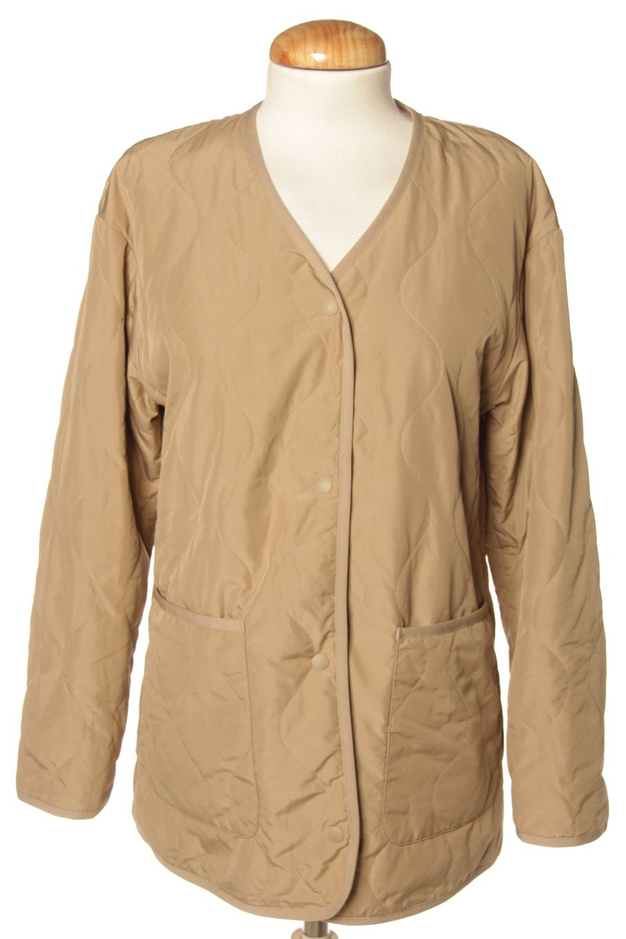 Cazadora de Uniqlo de la talla M, de color beige