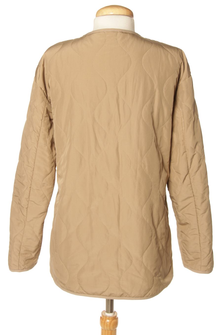 Cazadora de Uniqlo de la talla M, de color beige