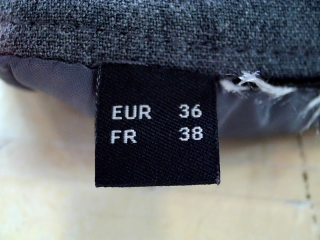 Jupe C&A de la taille 38, de couleur gris