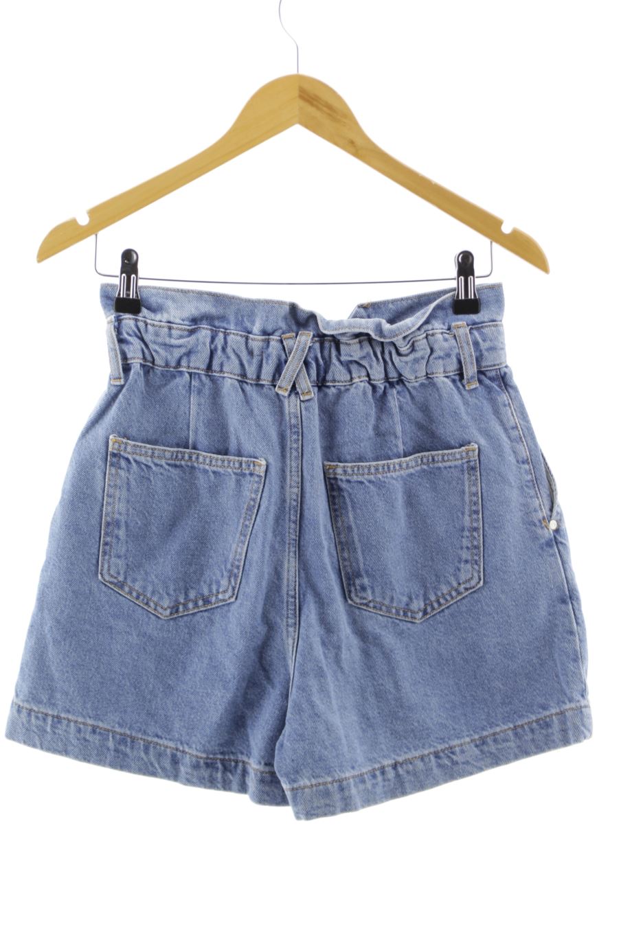 Shorts Zara de la taille 36, de couleur bleu de denim