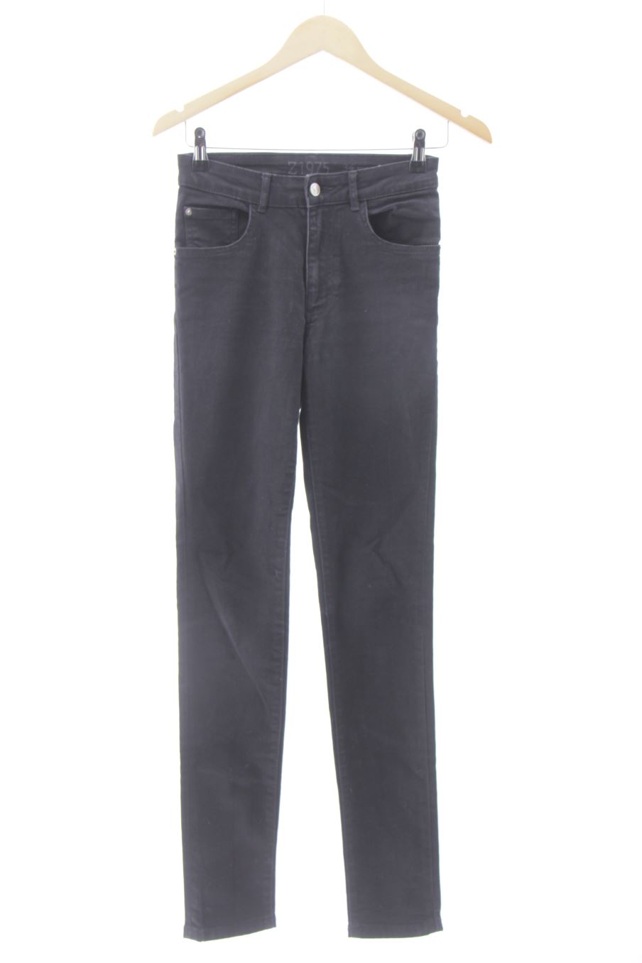 Vaquero de Zara de la talla 34, de color negro de ropa vaquera