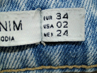 Jeans Bershka de la taille 34, de couleur bleu de denim