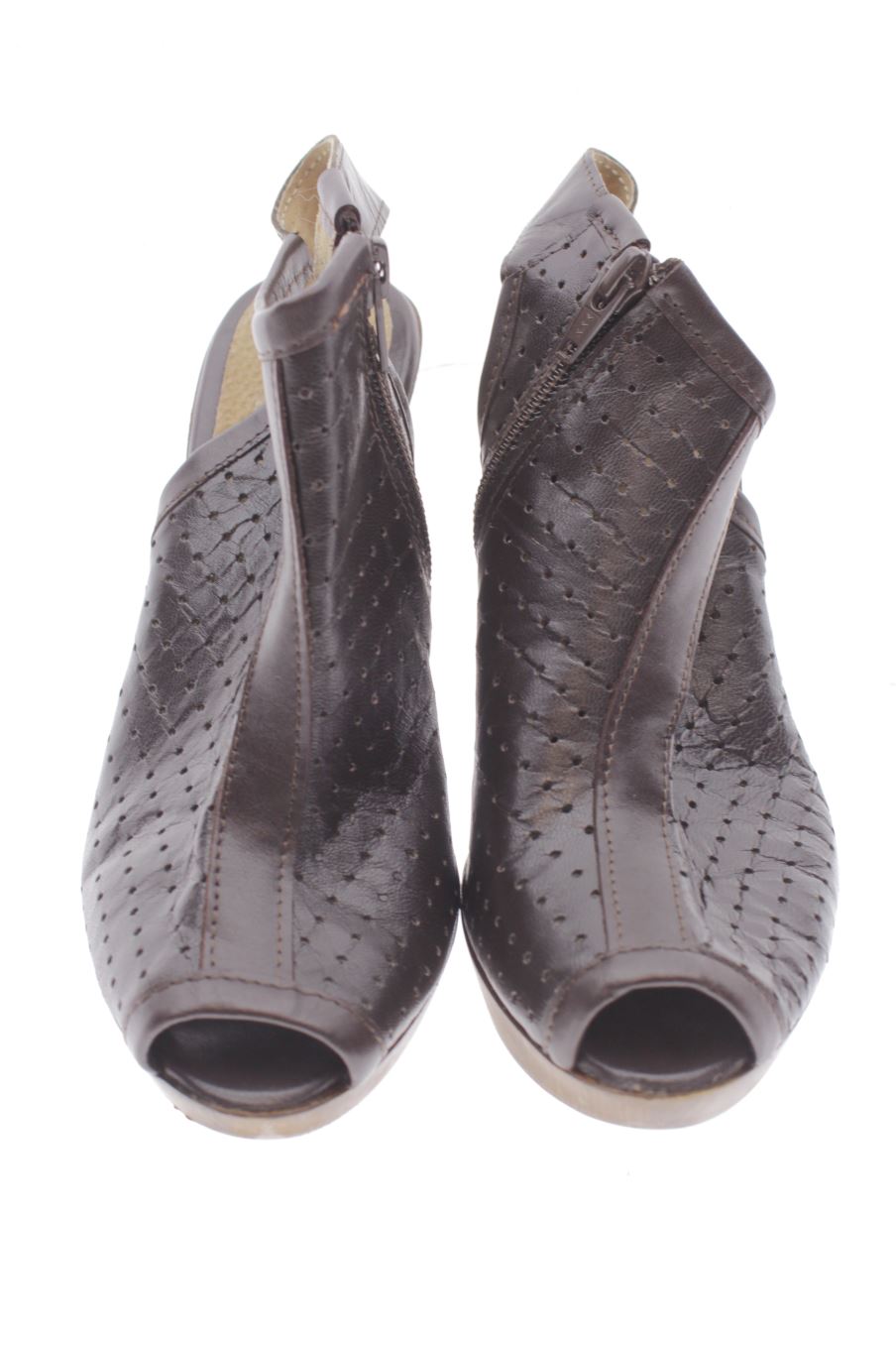 Sandalias tacon de Beppi de la talla 35, de color negro de
