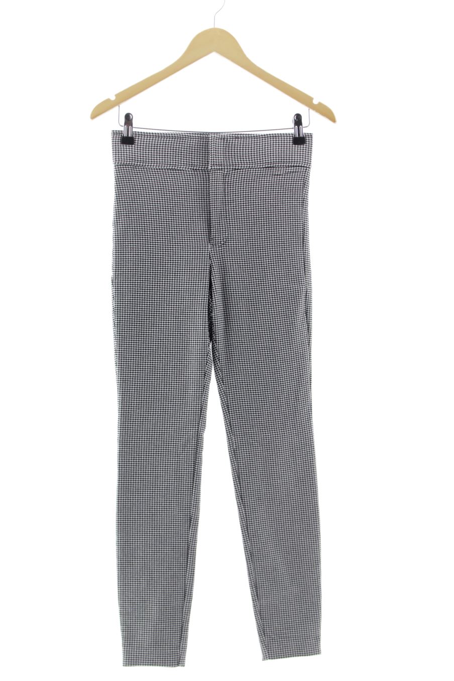 Pantalón de Zara de la talla S, de color cuadros