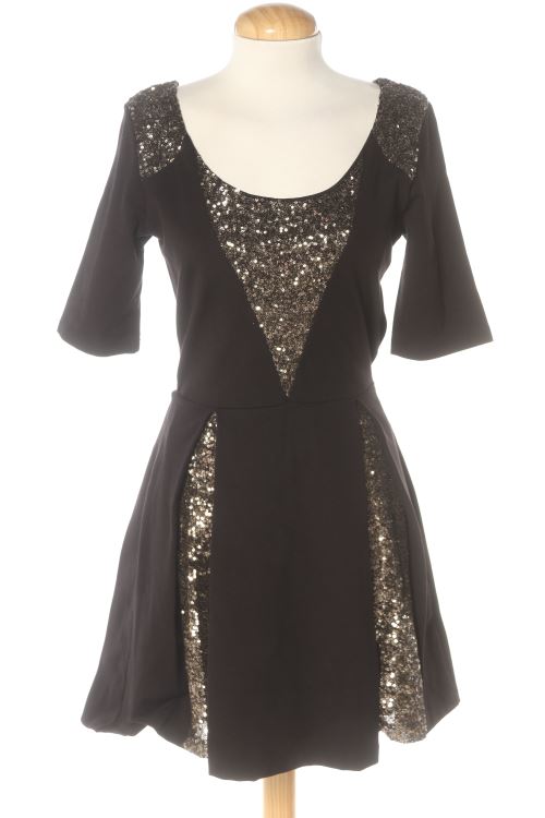 Aufwändiges Kleid