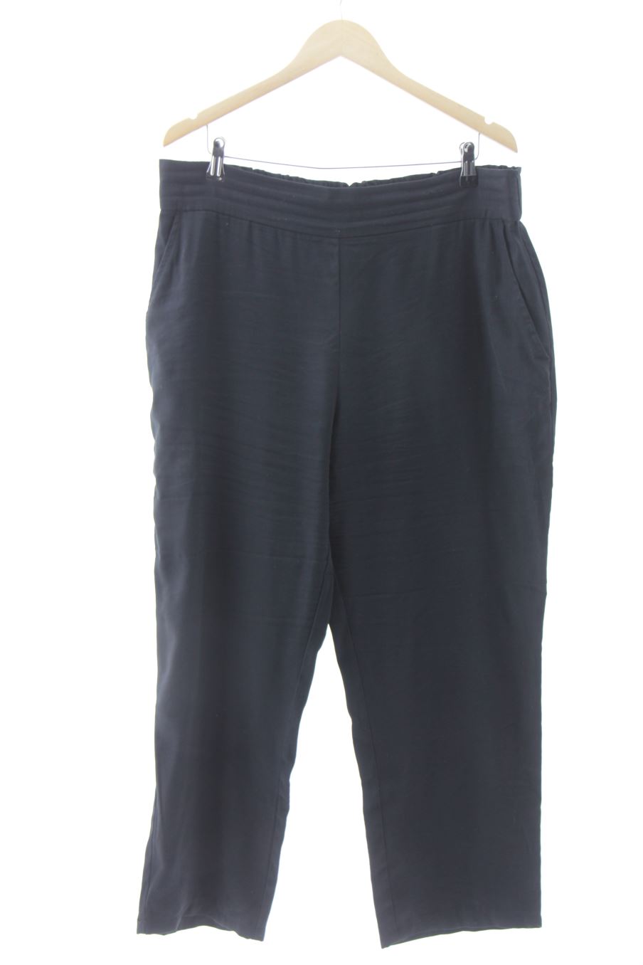 Pantalon C&A de la taille 48, de couleur noir