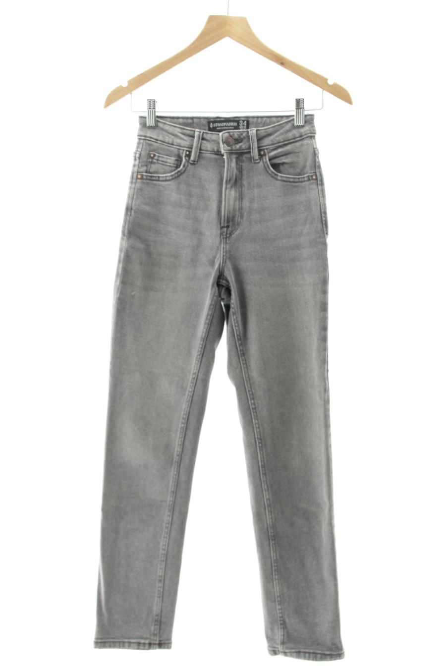Jeans Stradivarius de la taille 34, de couleur gris de denim