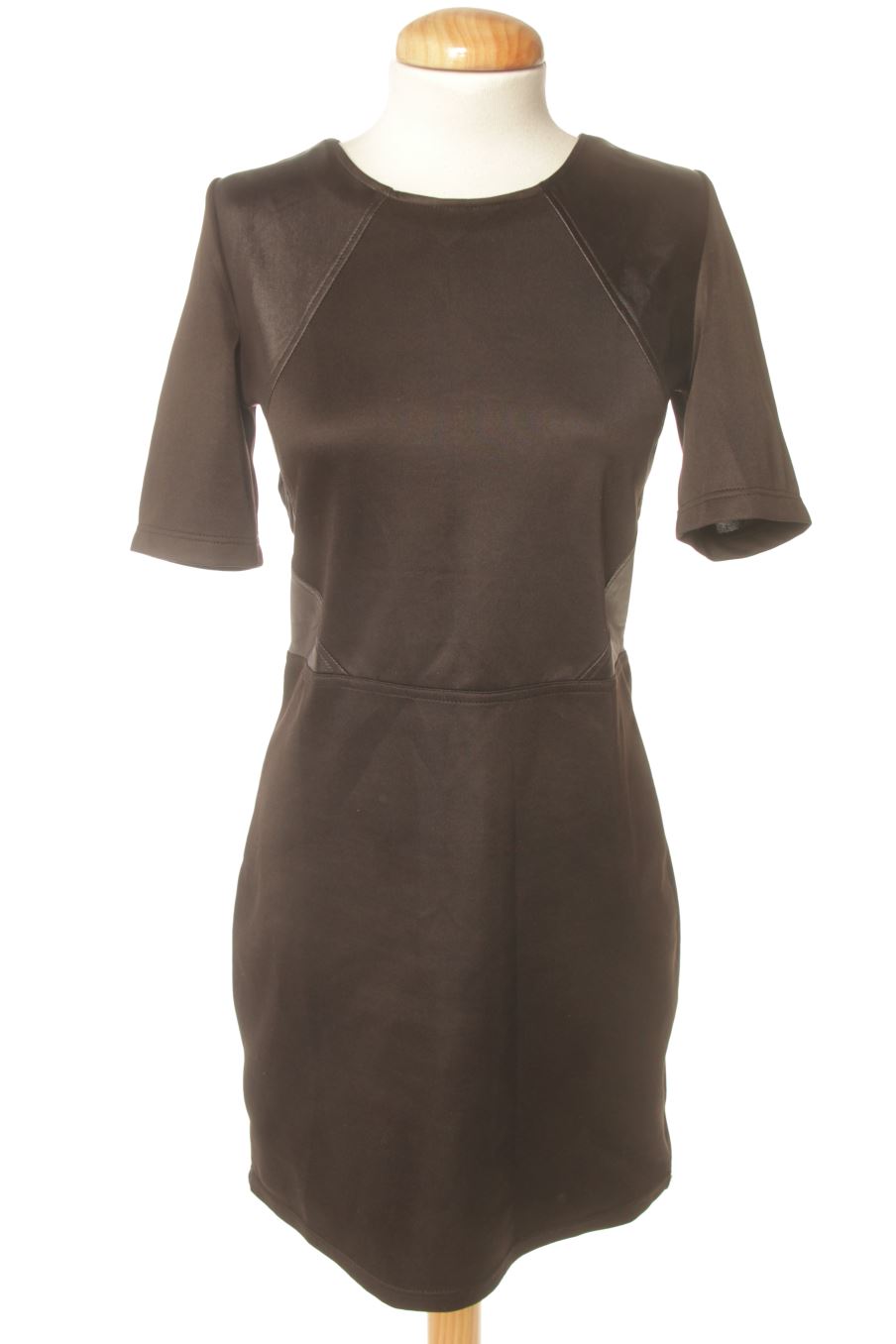 Robe casual Sweet miss de la taille M, de couleur noir