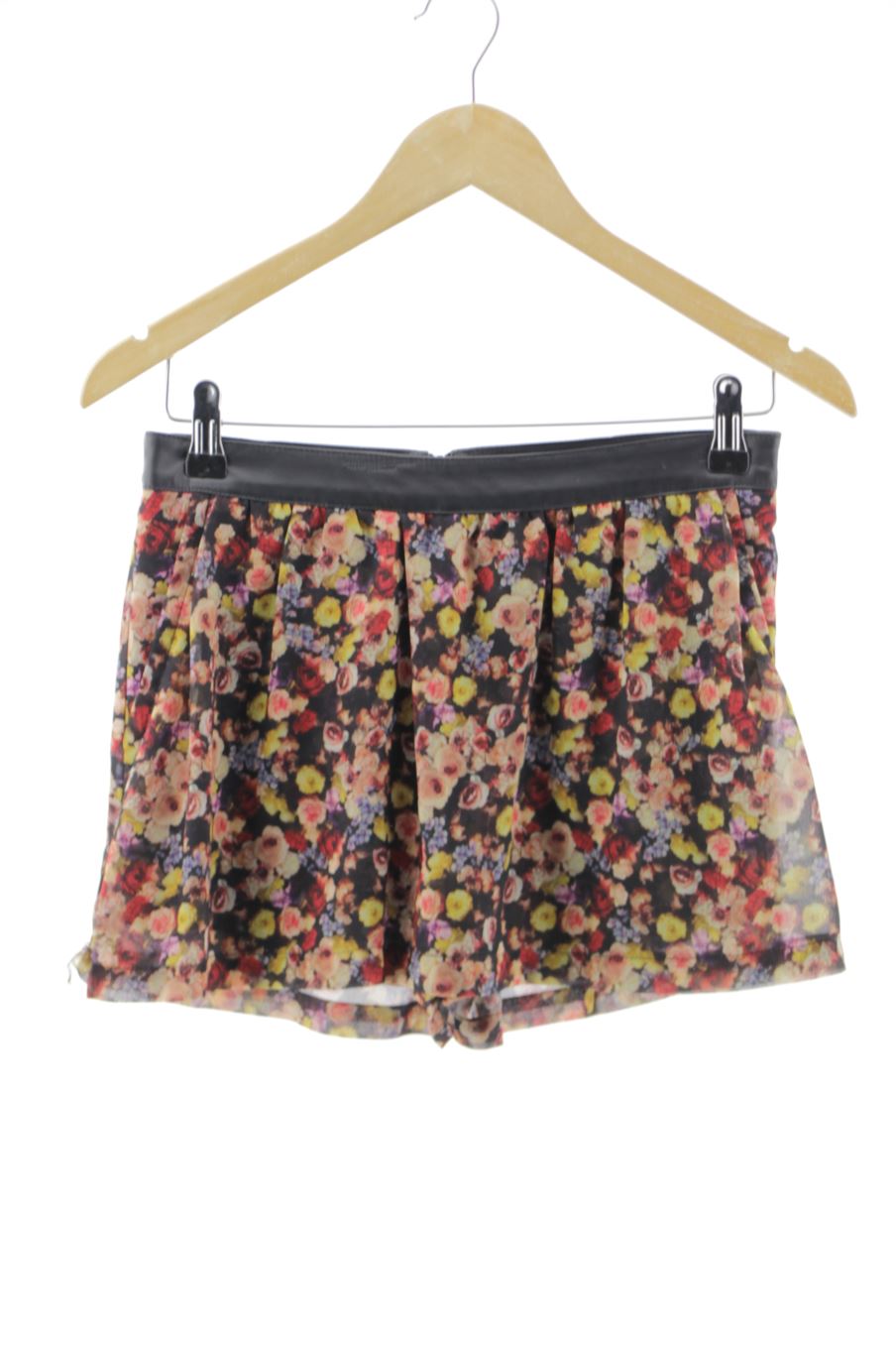 Pantaloni corti de Stradivarius de la talla 34, de color fiori