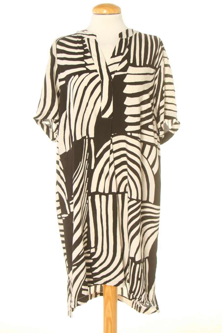Robe casual H&M de la taille L, de couleur imprimés