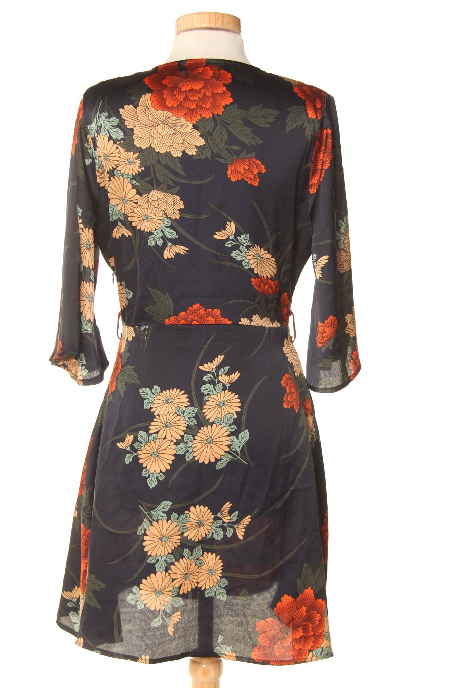 Robe casual Boohoo de la taille 38, de couleur imprimés