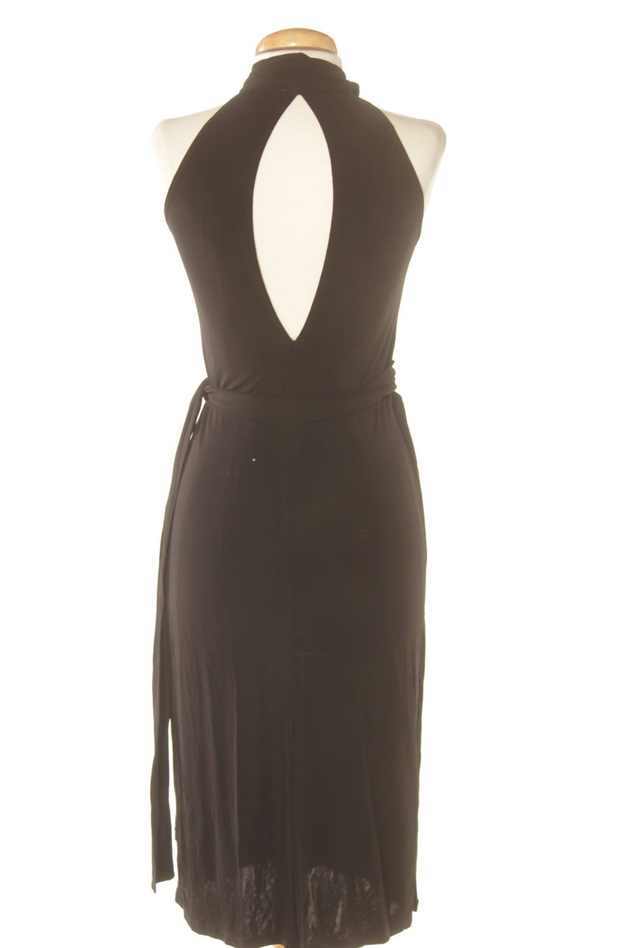 Vestido elegante de Adolfo Dominguez de la talla 36, de color negro