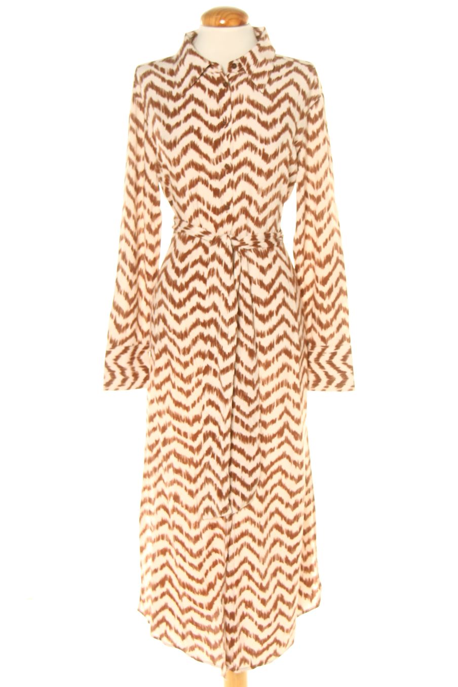 Robe casual Mango de la taille M, de couleur imprimés