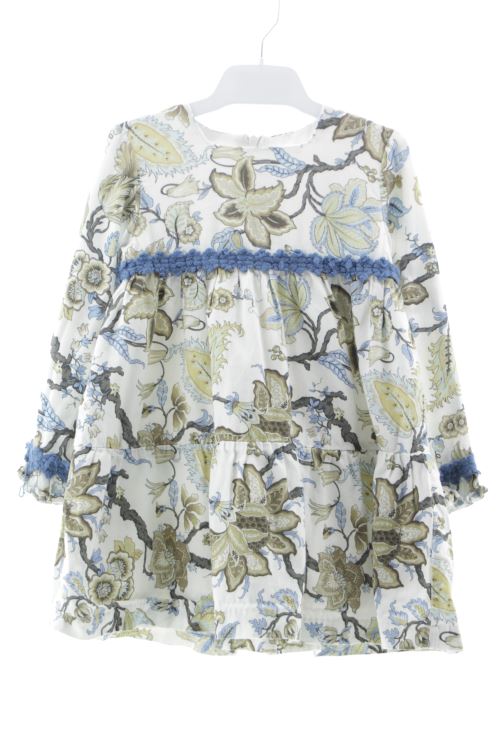 Aufwändiges Kleid