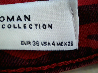 Jeans Zara de la taille 36, de couleur animal print de denim