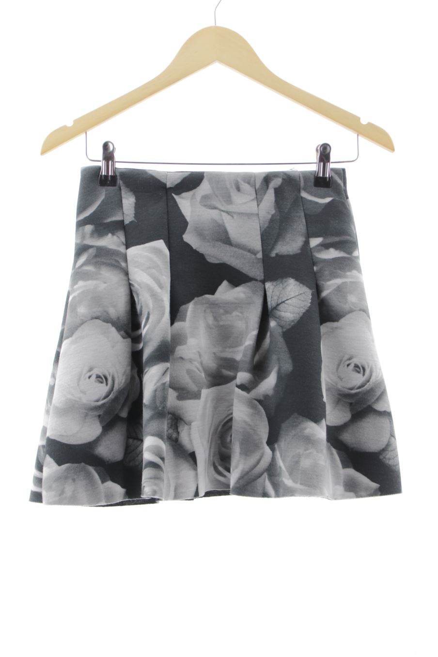 Falda de Pull & Bear de la talla M, de color flores