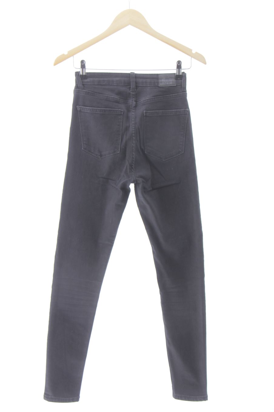 Vaquero de Bershka de la talla 36, de color negro de ropa vaquera