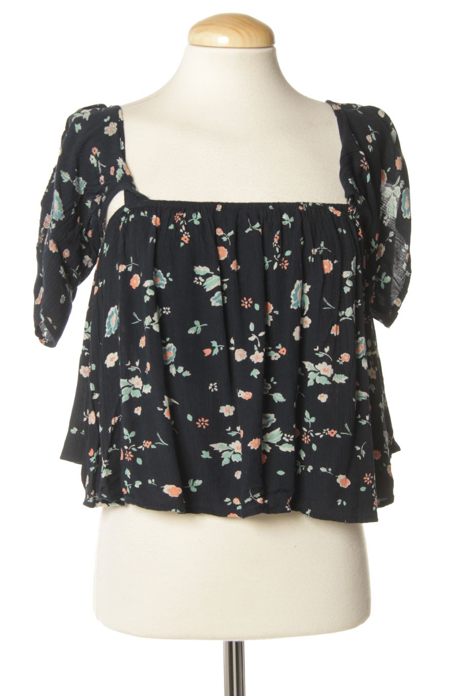 Top Pull & Bear de la taille S, de couleur fleurs