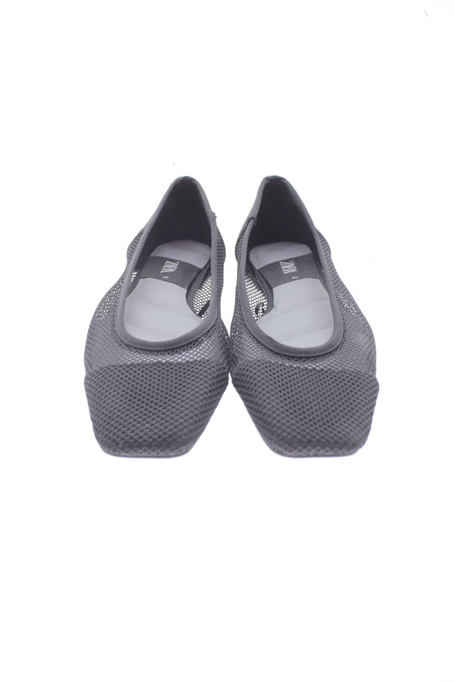 Zapatos planos de Zara de la talla 40, de color negro de
