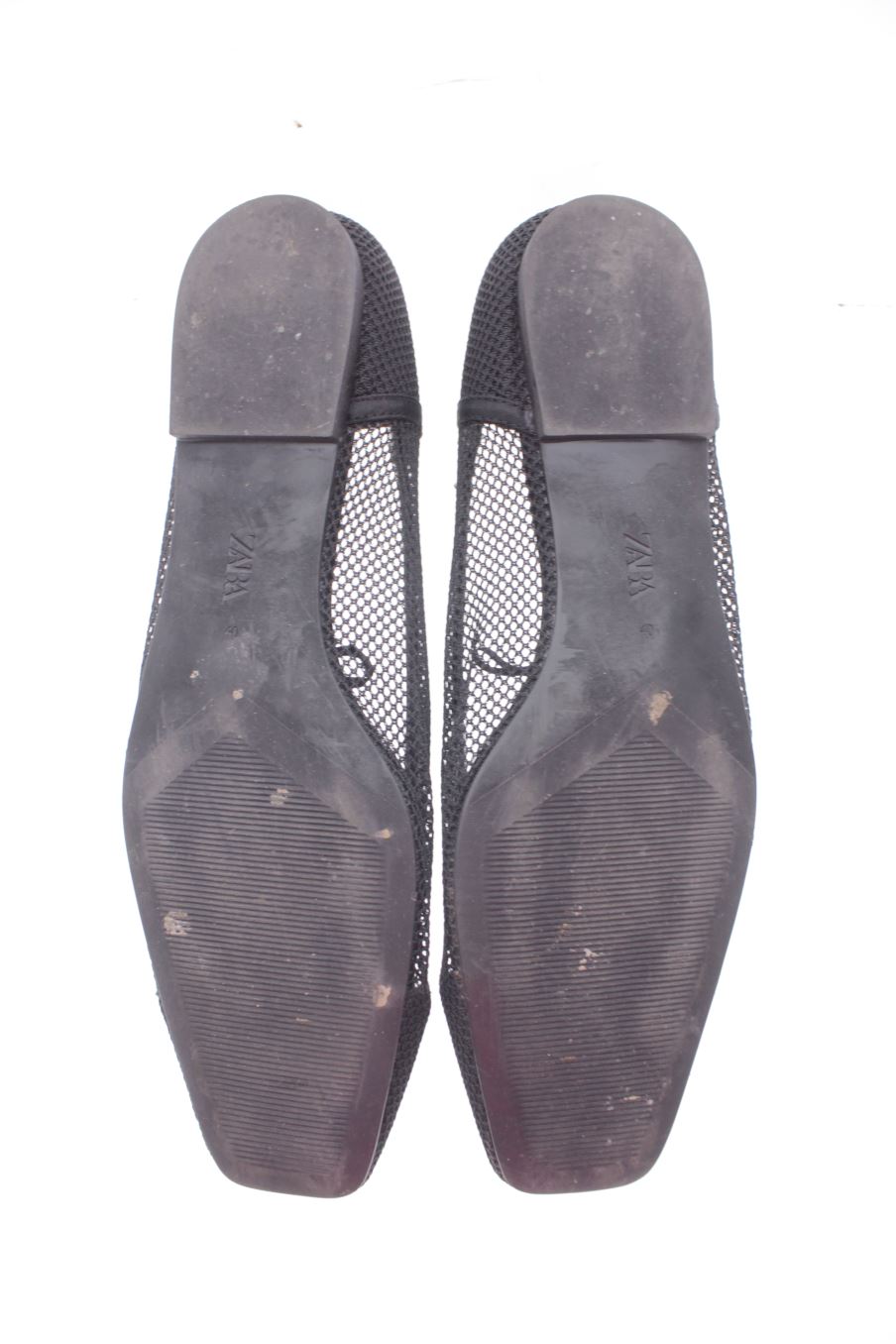 Zapatos planos de Zara de la talla 40, de color negro de