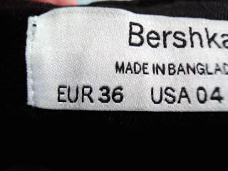 Vaqueros de Bershka de la talla 36, de color negro de ropa vaquera