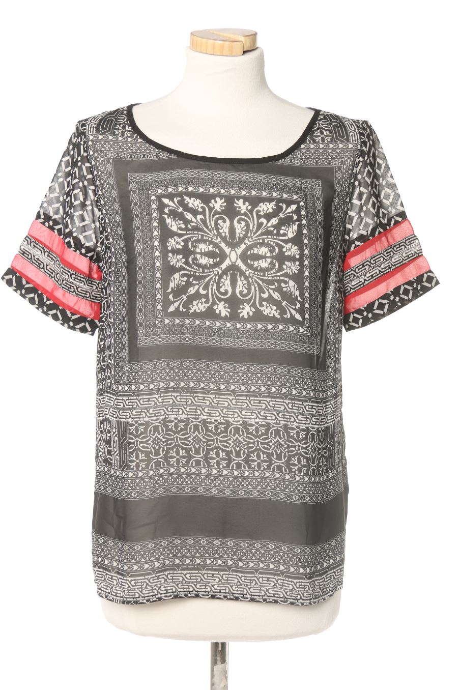 Blusa de manga corta de Camaieu de la talla M, de color negro