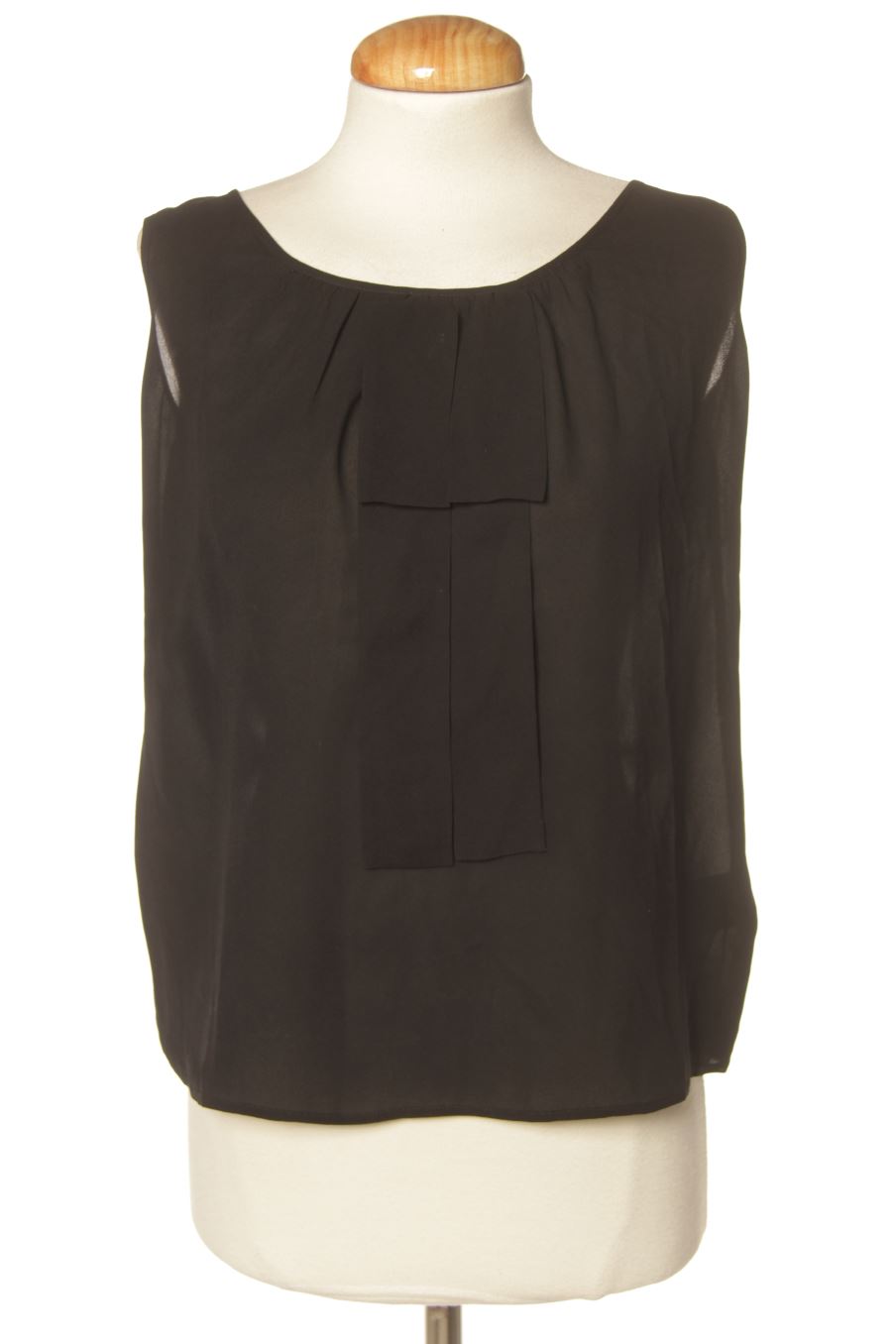 Top Escada de la taille 36, de couleur noir