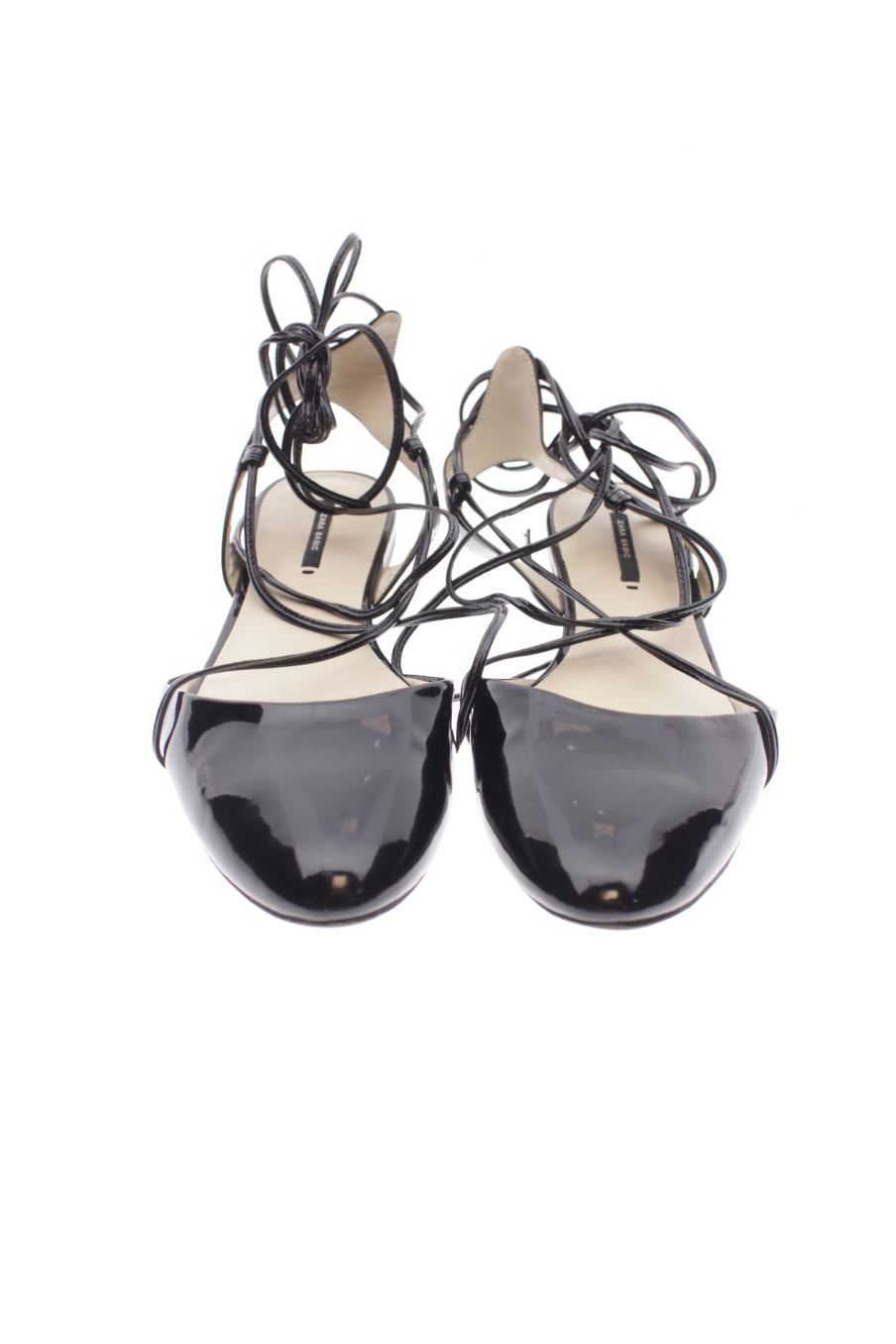 Sandalias planas de Zara de la talla 38, de color negro de